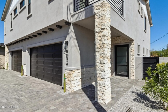 Photo - 902 W Hazelwood St