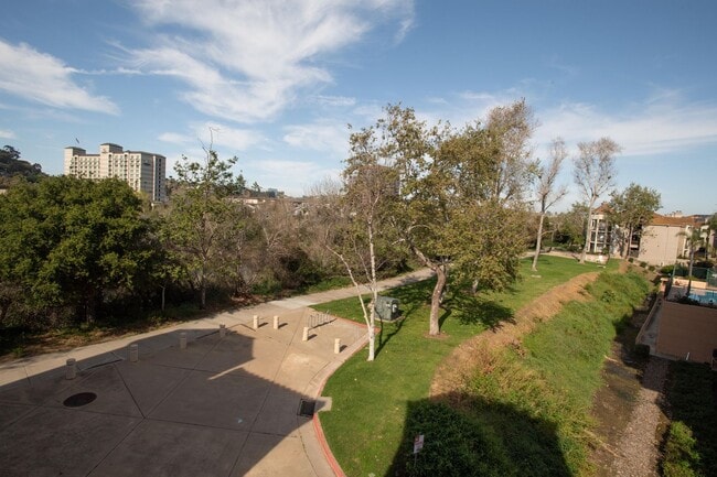 Photo - 2 Bedrooms | 2 Bathrooms | Shoppers Paradise