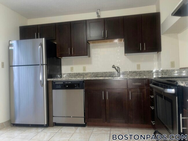 Building Photo - 140 N Beacon St