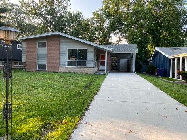 Photo - 330 Forestway Dr House