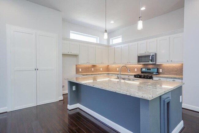 Photo - 3351 Kilgore St