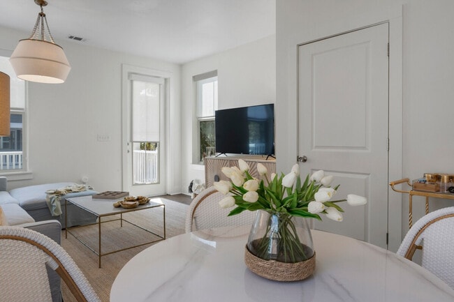 Photo - 2207 Government St Unit SI ID1473616P