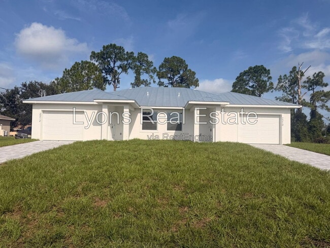 Building Photo - 2210 Armour Rd