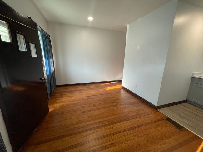 Photo - 2 Bedroom 1.5 Bath  house available now!