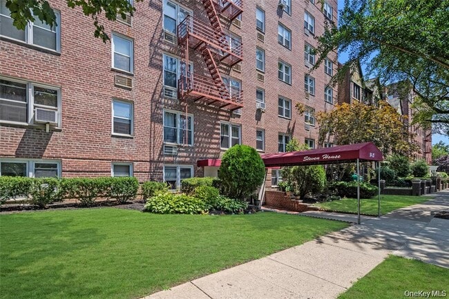 Building Photo - 84-25-84118 118th St Unit 3D