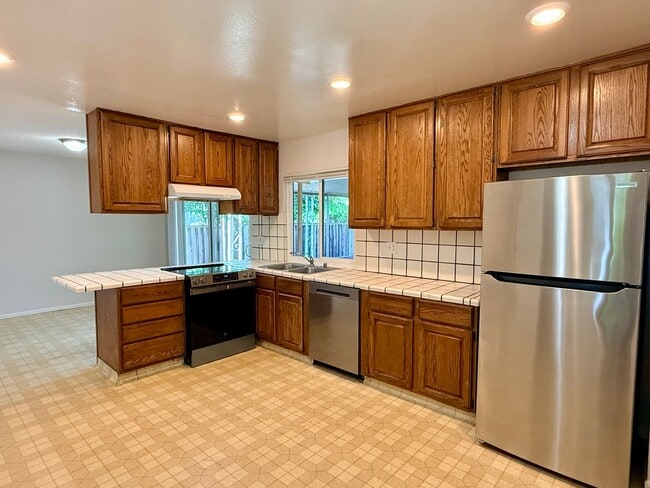 Photo - Spacious 3 Bedroom 2 Bath Home with 2 Car Garage and Central Air Conditioning