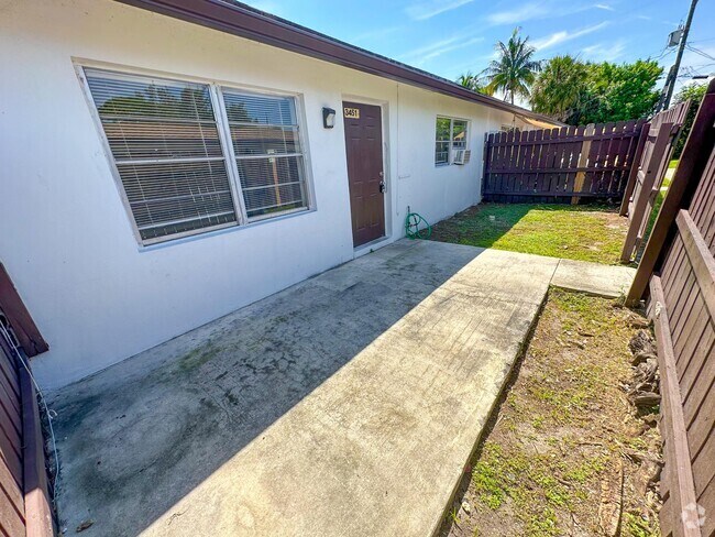 Building Photo - 3451 Hi St Rental