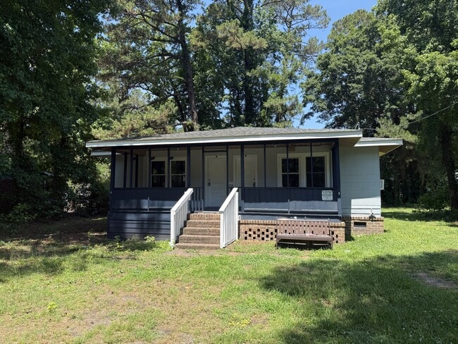 Building Photo - 1307 Hemingway St