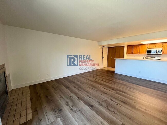 Photo - 9662 Brentwood Way Unidad 103