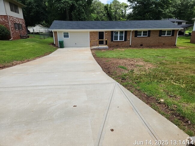 Building Photo - 2348 Clifton Springs Manor Rental