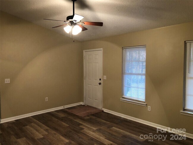 Photo - 2519 Hickory Ave