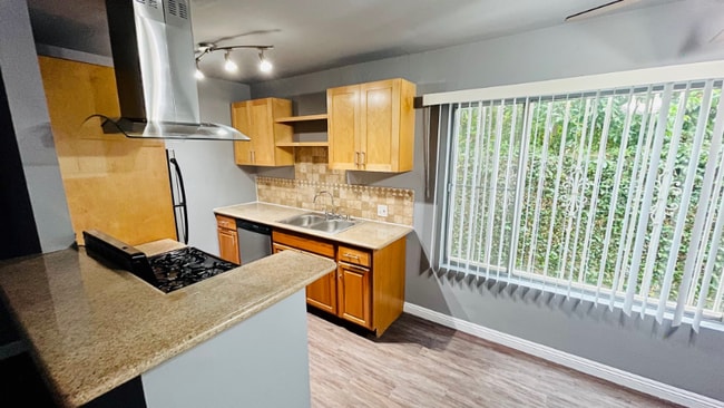 Photo - 12811 Caswell Ave Unidad 4