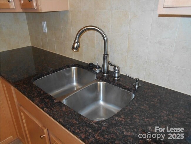 Photo - 2605 Silverthorn Dr