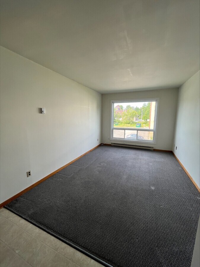 Photo - 615 Chalmers Ct Unité 18