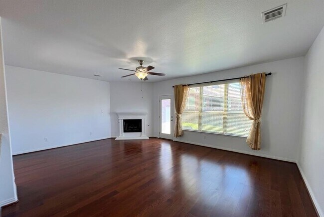 Photo - 123 Honey Grove