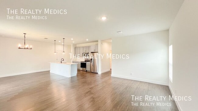 Photo - 905 Toluca St SE