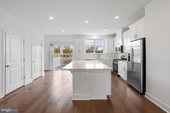 Building Photo - 142 ADA Hightower Ave