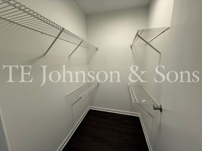 Photo - 1 Bedroom Minutes from The School of the Arts! Unit 2001 S Main 204