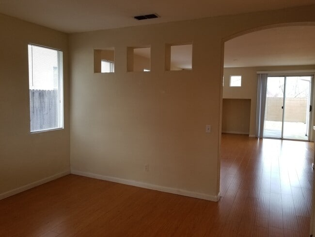 Photo - VERY CUTE 3BD/2BTH SINGLE FAMILY IN NORTH LINCOLN