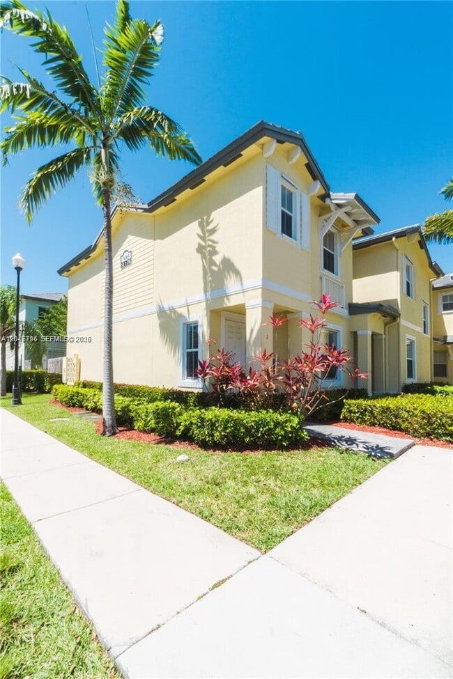 3065 SE 1st Dr Unit 1