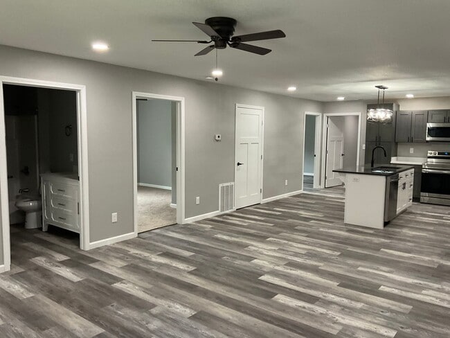 Photo - PRE LEASING- AVAILABLE JUNE 10TH - 3 Bedroom/2 Bathroom House In Frontenac