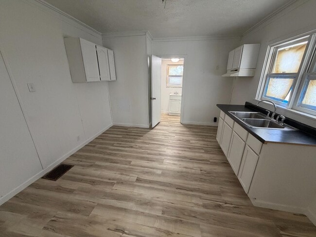 Photo - 2900 S 13th St