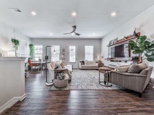 Photo - 499 Bishop Ln