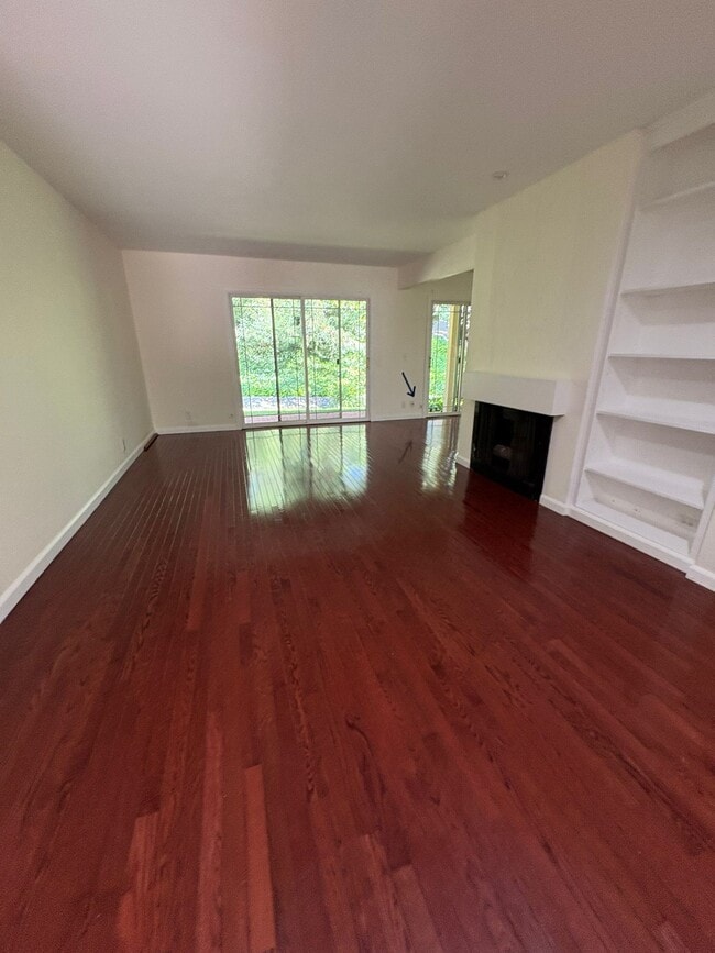 Building Photo - 20780 4th St Unit 7
