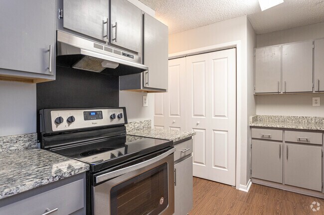 2BR, 2BA - 1,150SF
