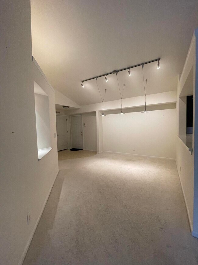 Photo - 2460 Fountain Pl Unit 3E