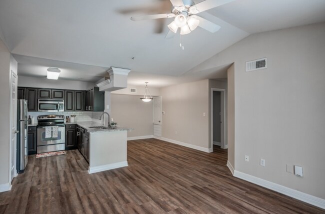 Photo - $750 Off + Resort-Style Living Unidad STAS