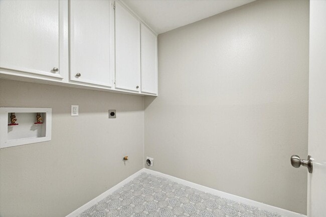 Building Photo - 22811 Cranberry Trail