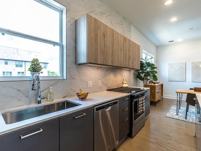 Photo - 1236 W 25th St