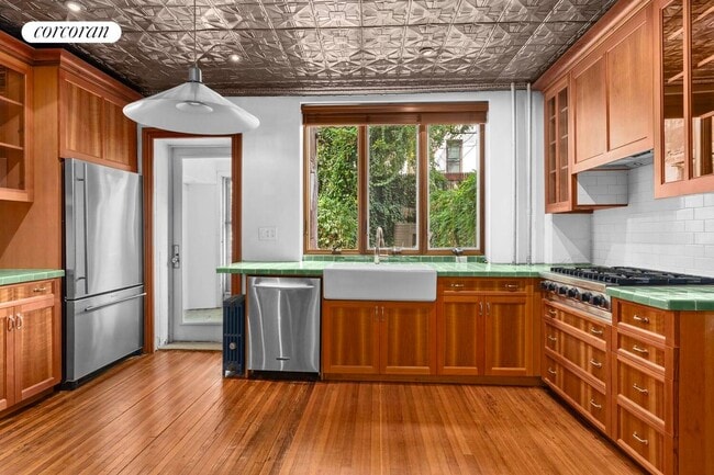 Building Photo - 131 1/2 Noble St Rental