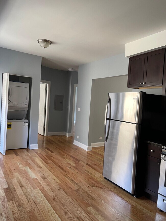 1644 W Pratt Blvd Unit TWO BEDROOM - UNIT 3F