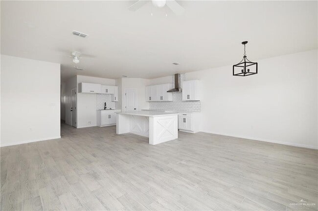 Photo - 15 Cassandra St