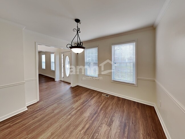 Photo - 714 Ridgewood Way