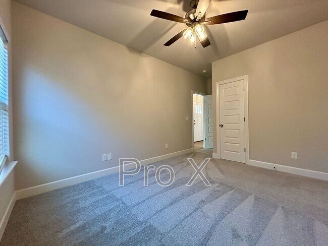 Photo - 1900 Charles St