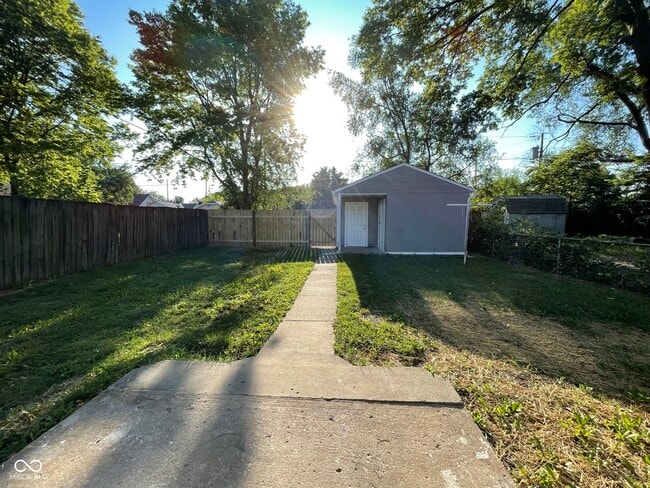 Photo - 1049 S Sheffield Ave