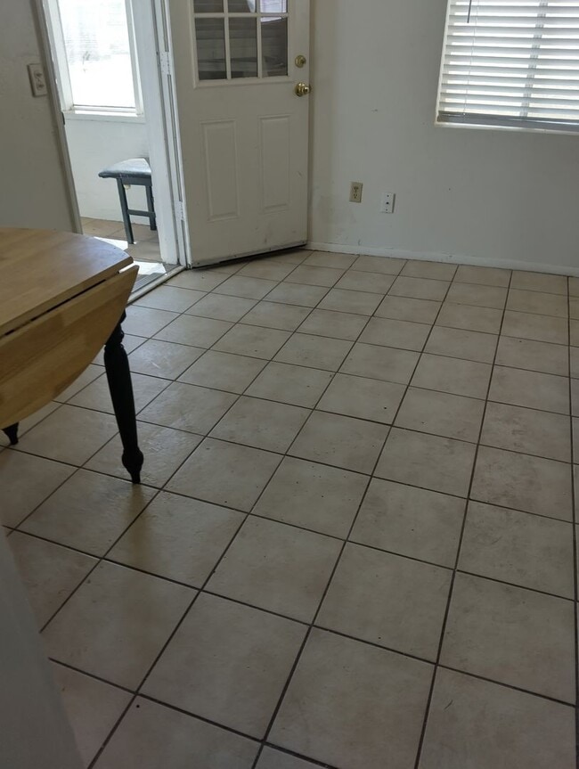 Building Photo - HBird Sunrise - APTS Unit A2