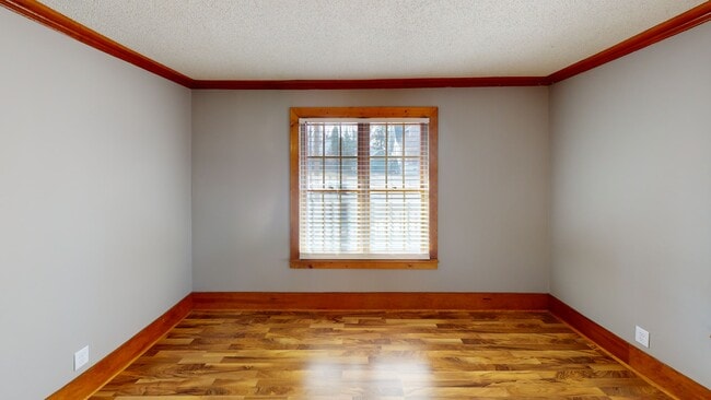 Photo - 313 E 3rd St