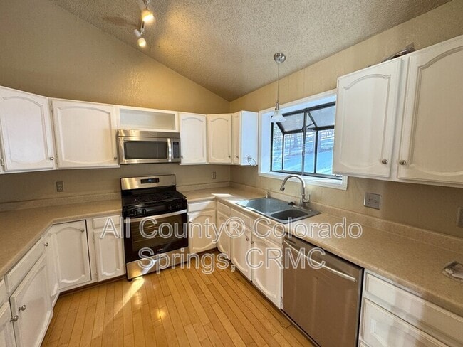 Photo - 931 Kings Crown Rd