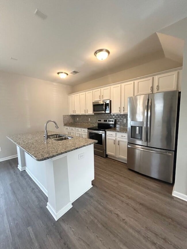 Photo - STYLISH & MODERN TOWNHOME IN HARBISON GROVE