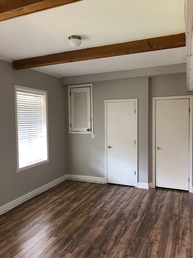 Photo - 2819 White Oak Dr Unidad DOWN