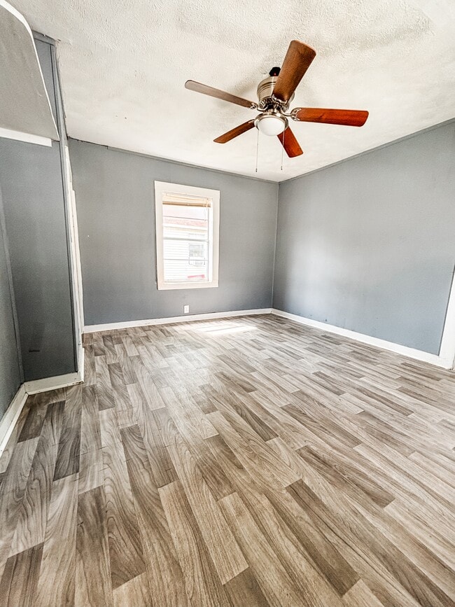 Photo - 203 Haywood St