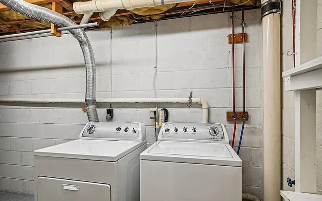 Photo - 103 Huntington Ct