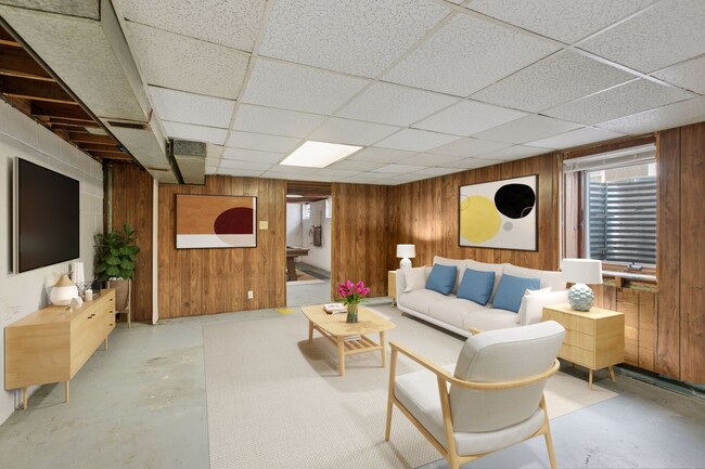 Building Photo - 3959-3959 Oregon Ave N Unit 3959 Oregon Ave North
