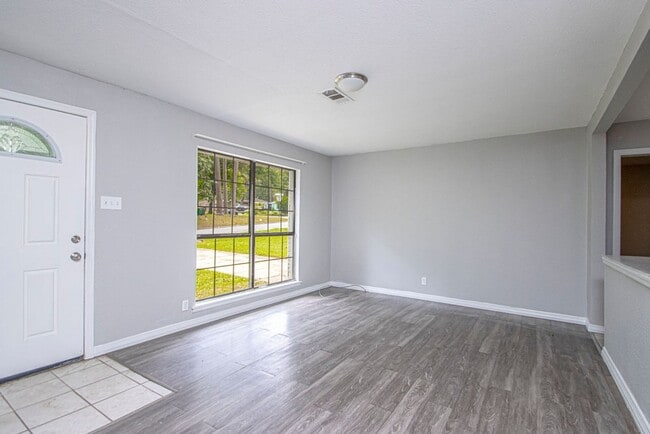 Photo - Charming 3-Bedroom Home with Large Fenced Backyard in Little Rock!