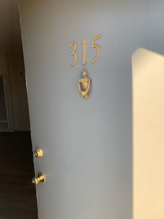 Laurel Canyon Apartments
