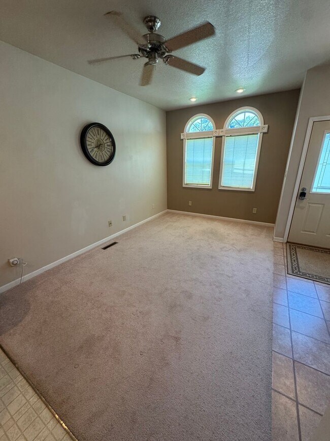 1015 Ave C